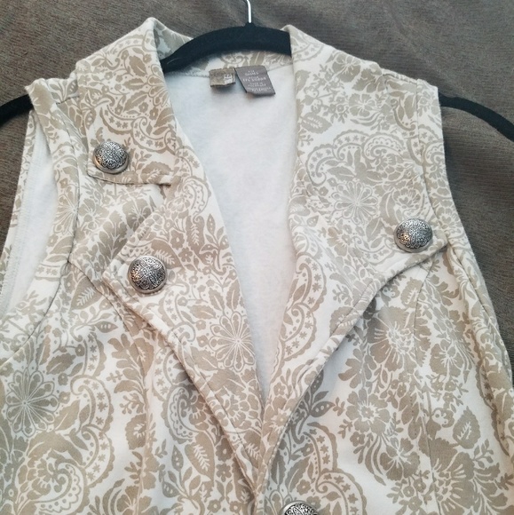 S Cream colored BKE Vest with floral pattern - Picture 2 of 4